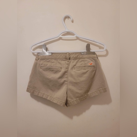 Hollister Khaki Shorts - Picture 2 of 4